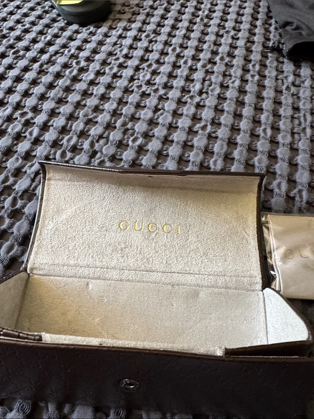 Gucci glasses case with dust cloth